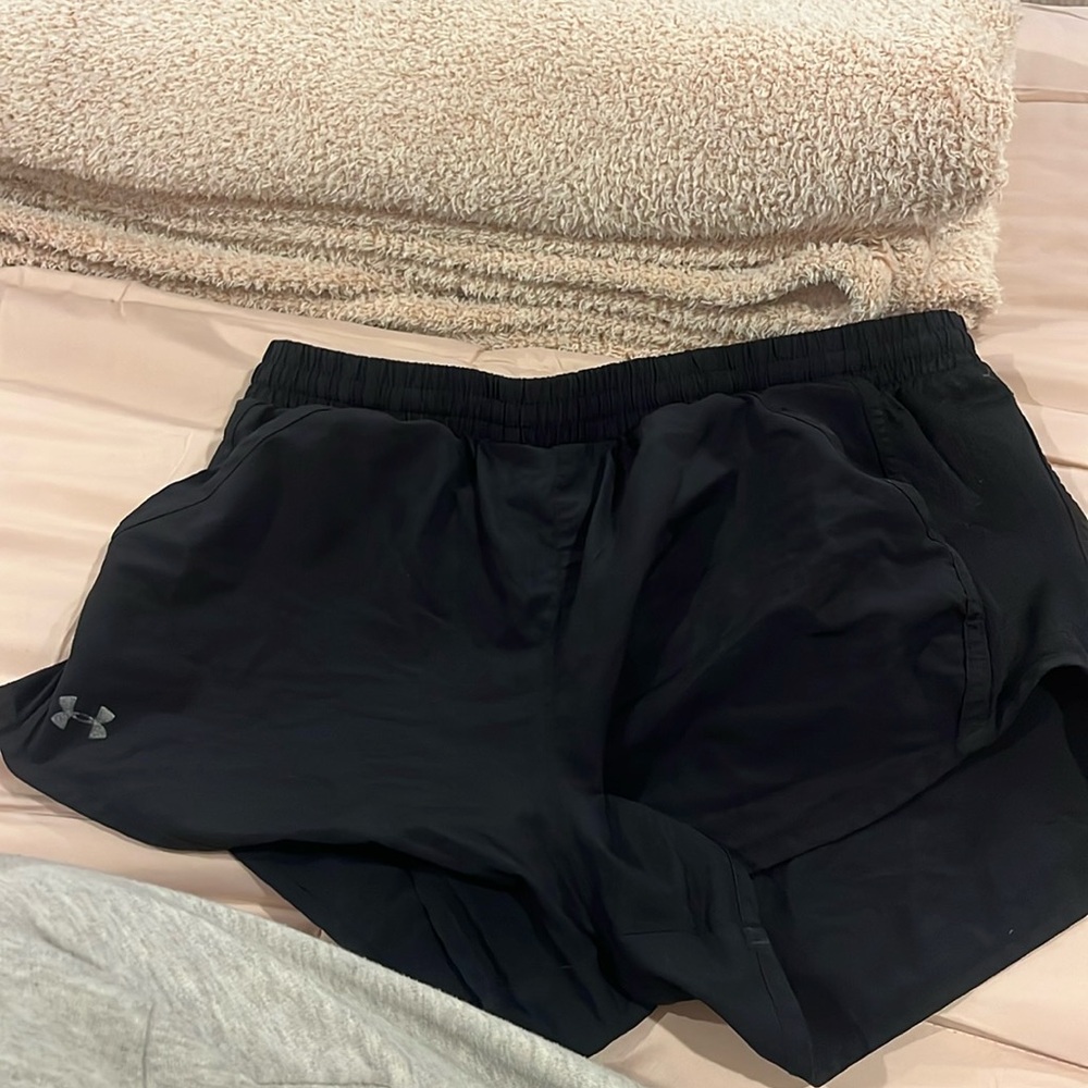 Black athletic under armor shorts
Women’s